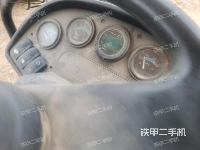 駕駛室內(nèi)座椅、儀表操作手柄全景（壓路機駕駛室）