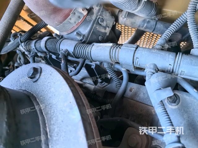 散熱器全景（壓路機發(fā)動機艙）