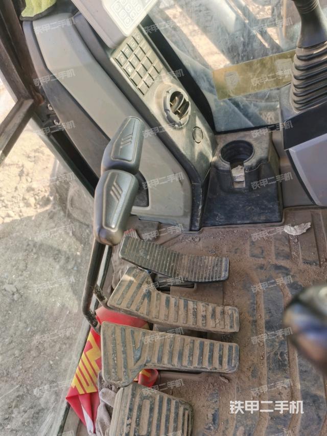 大臂根部 斜视(工作和回转装置) 大臂根部 斜视(工作和回转装置)