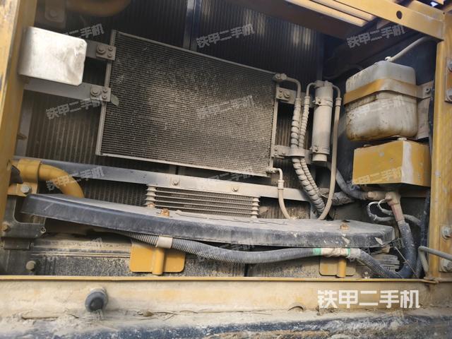 散熱器正面(大件艙室) 散熱器正面(大件艙室)
