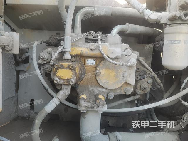 液压泵舱室正面整体(整机外观) 液压泵舱室正面整体(整机外观)