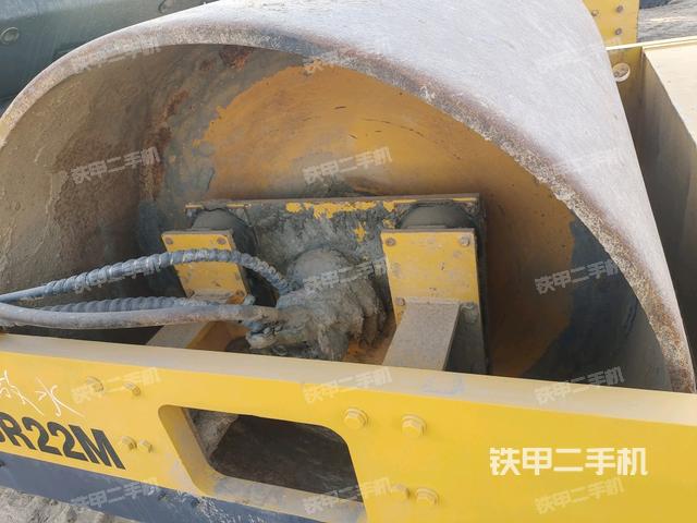 前車架正右側(cè)（壓路機(jī)前后車架）