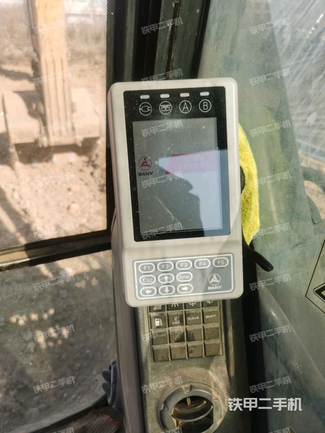 座椅左侧控制台/音响/含左手柄(驾驶室部分) 座椅左侧控制台/音响/含左手柄(驾驶室部分)