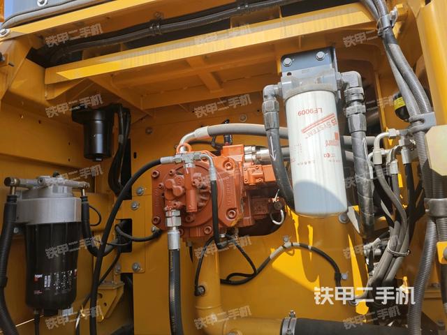 液壓泵艙室正面整體(整機(jī)外觀) 液壓泵艙室正面整體(整機(jī)外觀)