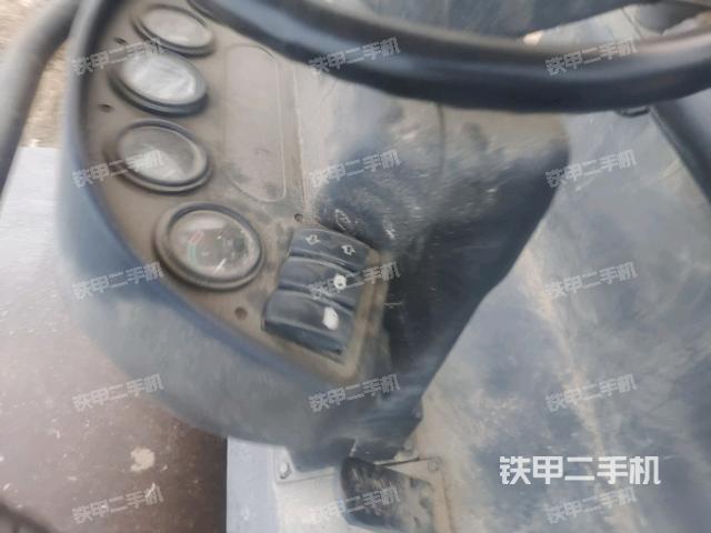 儀表盤全景（壓路機駕駛室）