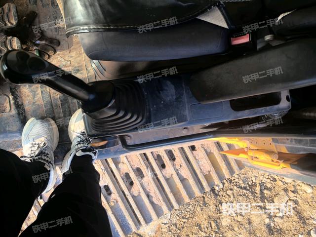 座椅右側(cè)控制臺(tái)/鑰匙門(mén)/油門(mén)/含右手柄（駕駛室部分）