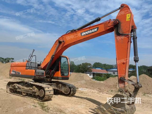 整機(jī)右后45°(整機(jī)外觀) 整機(jī)右后45°(整機(jī)外觀)