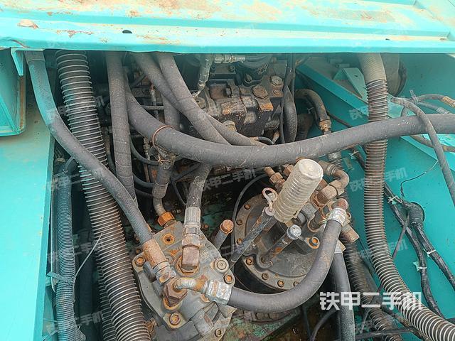 回轉(zhuǎn)馬達(dá)和主控閥(整機(jī)外觀) 回轉(zhuǎn)馬達(dá)和主控閥(整機(jī)外觀)