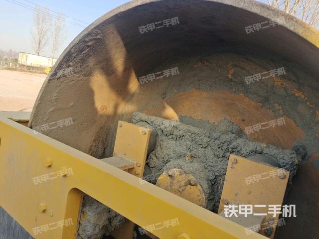 正后側(cè)（壓路機(jī)前后車架）