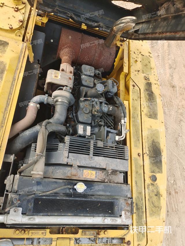 中央回轉(zhuǎn)接頭特寫(xiě)（上車(chē)部件）