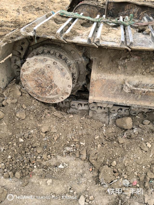 左驅(qū)動輪（行走機構(gòu)）