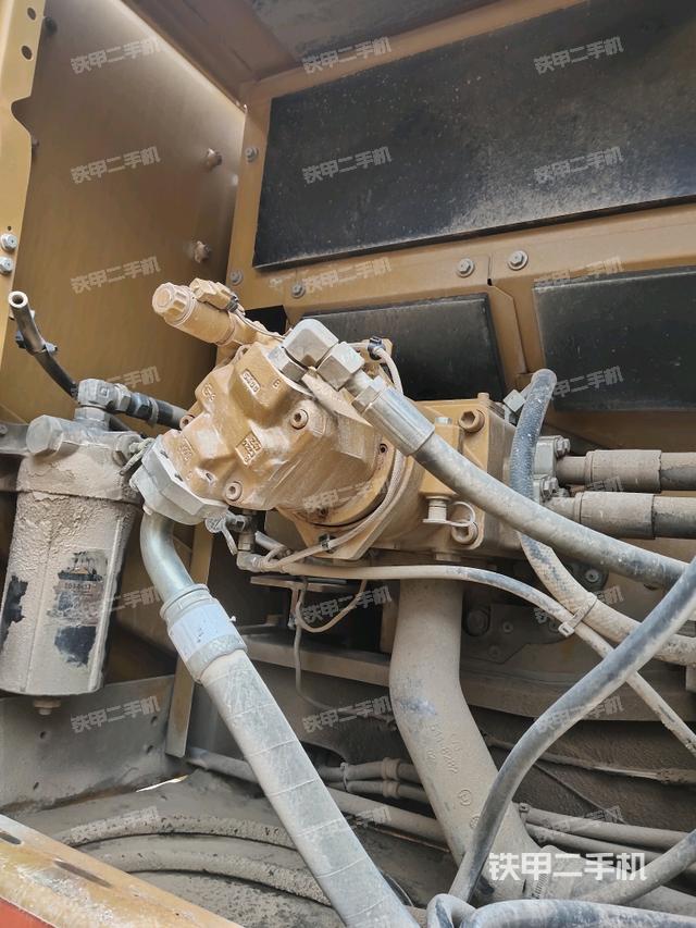 液壓泵艙室正面整體(整機(jī)外觀) 液壓泵艙室正面整體(整機(jī)外觀)