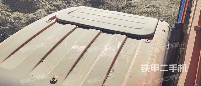 駕駛室頂部(整機外觀) 駕駛室頂部(整機外觀)