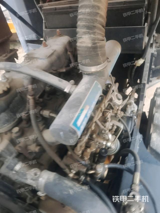 散熱器全景（壓路機發(fā)動機艙）