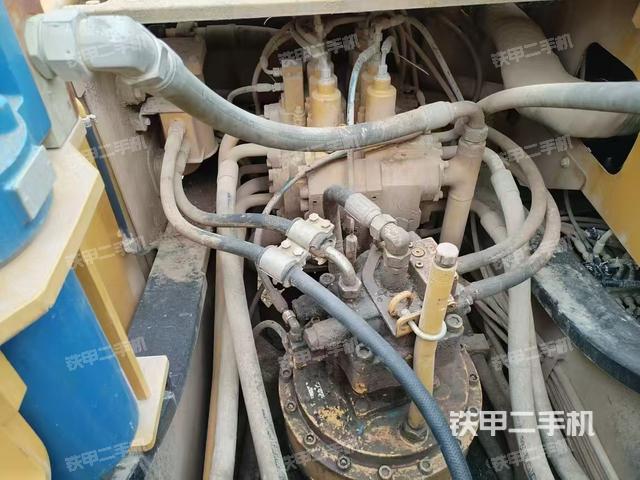 回轉(zhuǎn)馬達(dá)和主控閥（整機(jī)外觀）