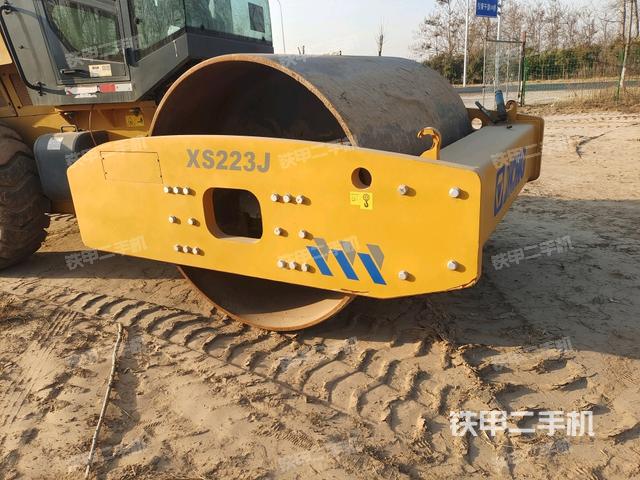 前車架正左側（壓路機前后車架）