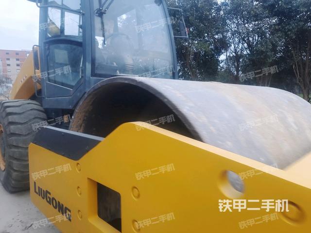 前車架正右側(cè)（壓路機前后車架）