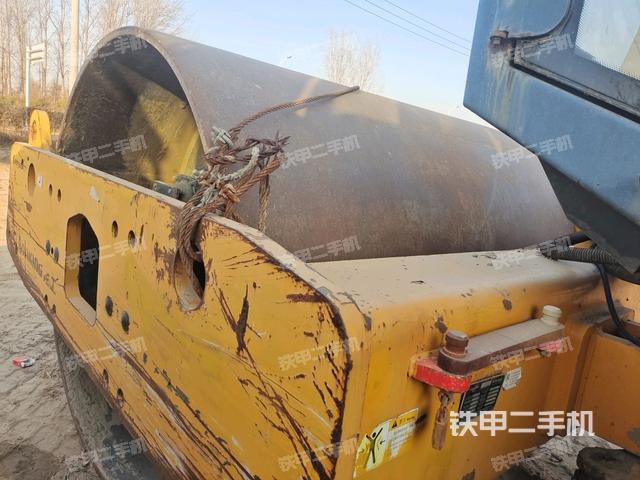 前輪右側(cè)減震塊連接及部件（壓路機(jī)前后車(chē)架）