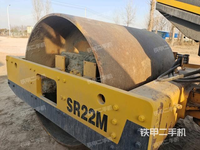 前輪右側(cè)減震塊連接及部件（壓路機(jī)前后車架）