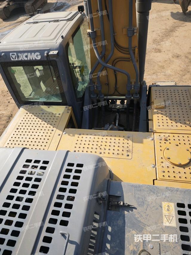 駕駛室頂部(整機外觀) 駕駛室頂部(整機外觀)