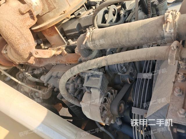 發(fā)動機艙全景（壓路機發(fā)動機艙）