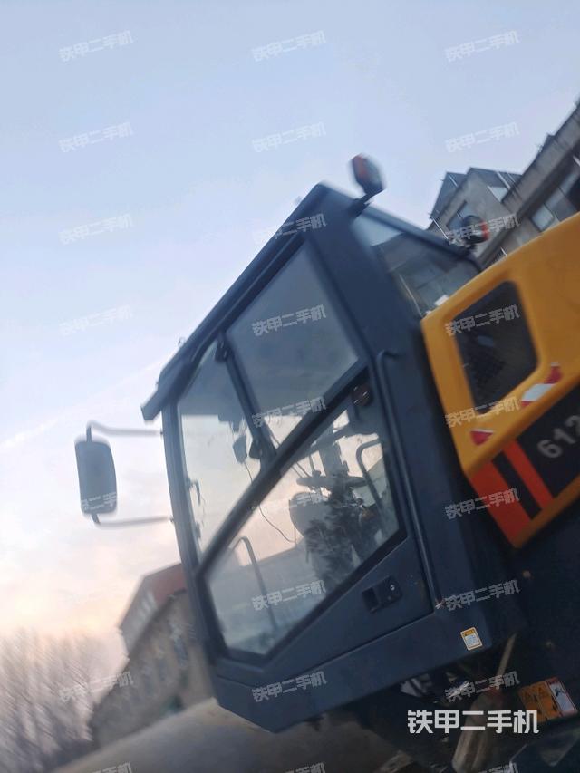 右側(cè)正面照（壓路機駕駛室）