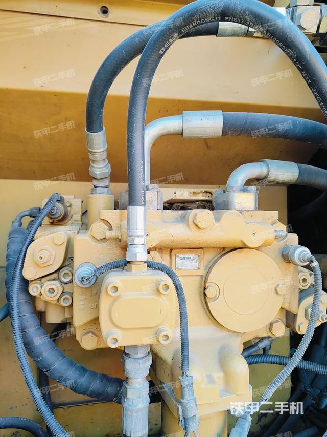 液壓泵艙室正面整體（整機(jī)外觀）