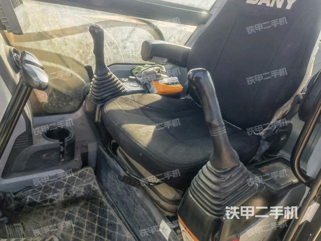 駕駛室整體(整機外觀) 駕駛室整體(整機外觀)