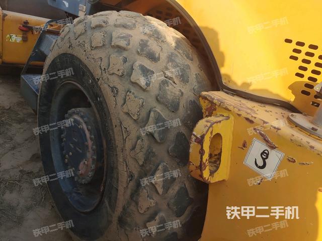 前輪左側(cè)減震塊連接及部件（壓路機(jī)前后車(chē)架）