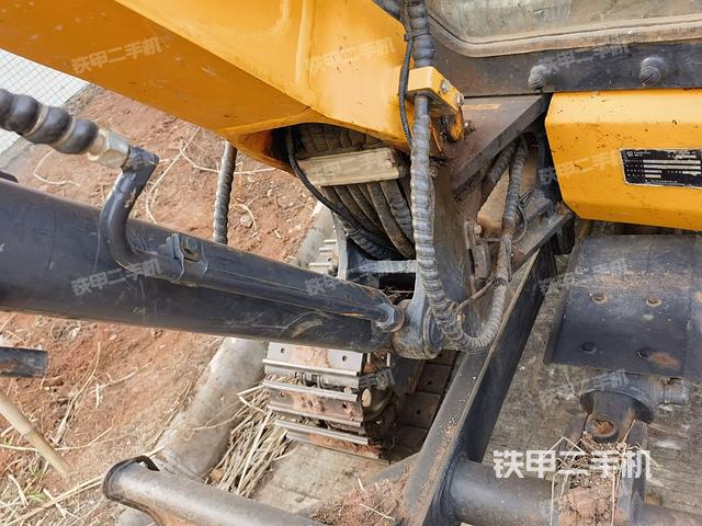 大臂根部?斜（工作和回轉(zhuǎn)裝置）