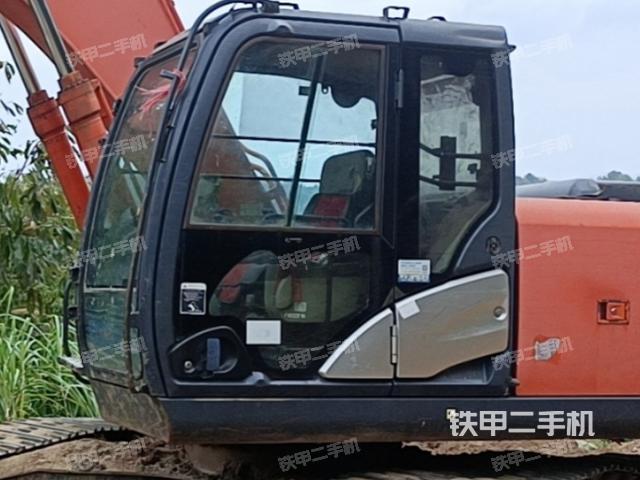 駕駛室頂部(整機(jī)外觀) 駕駛室頂部(整機(jī)外觀)