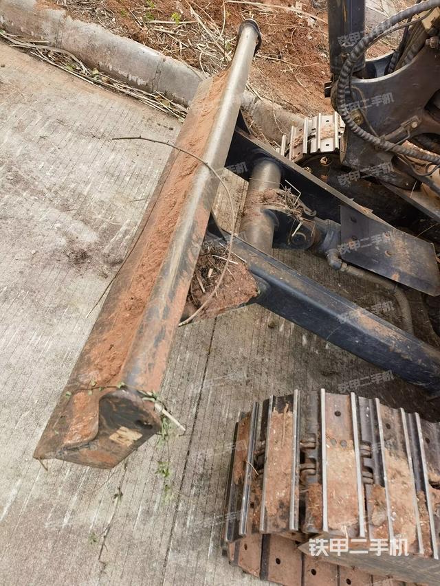 轉(zhuǎn)盤和下車架正前（工作和回轉(zhuǎn)裝置）