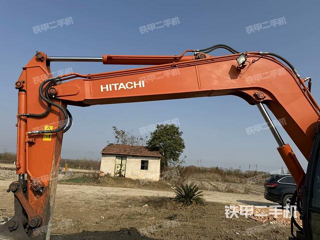 轉(zhuǎn)盤和下車架正前（工作和回轉(zhuǎn)裝置）