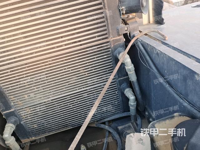 分動箱或變速箱（壓路機發(fā)動機艙）