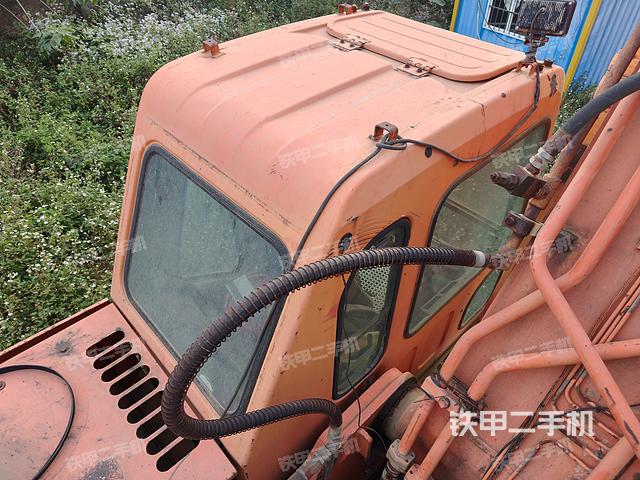 駕駛室頂部（整機(jī)外觀）