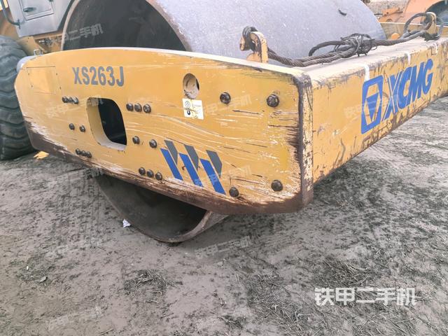 前車架正左側(cè)（壓路機前后車架）