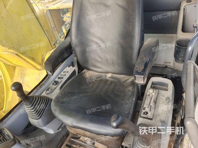 座椅右側(cè)控制臺(tái)/鑰匙門(mén)/油門(mén)/含右手柄（駕駛室部分）