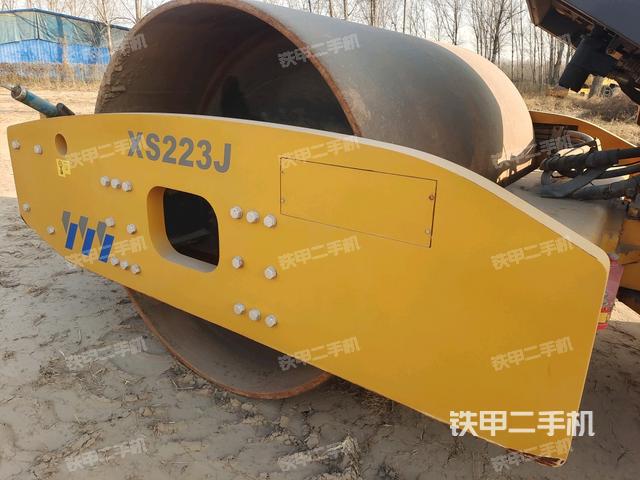 前輪右側減震塊連接及部件（壓路機前后車架）