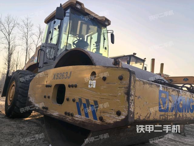 右前45°（壓路機整機外觀）