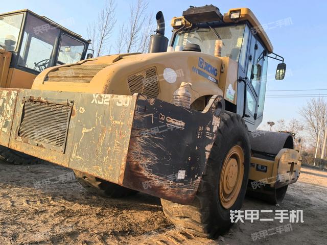 右后45°（壓路機整機外觀）