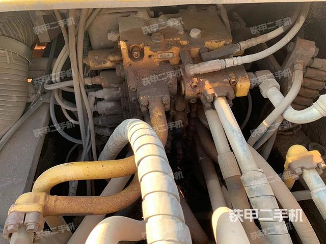 回轉馬達和主控閥（整機外觀）