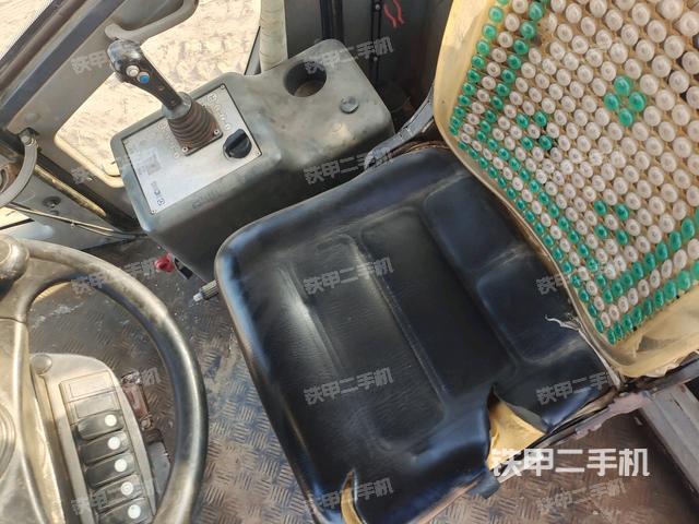 后玻璃角標（壓路機駕駛室）