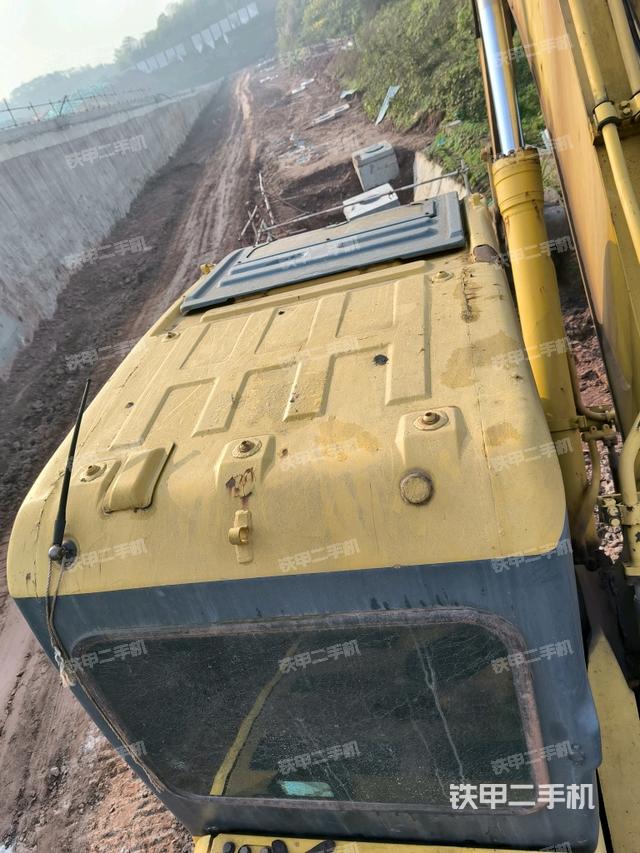 駕駛室頂部俯視（上車(chē)部件）