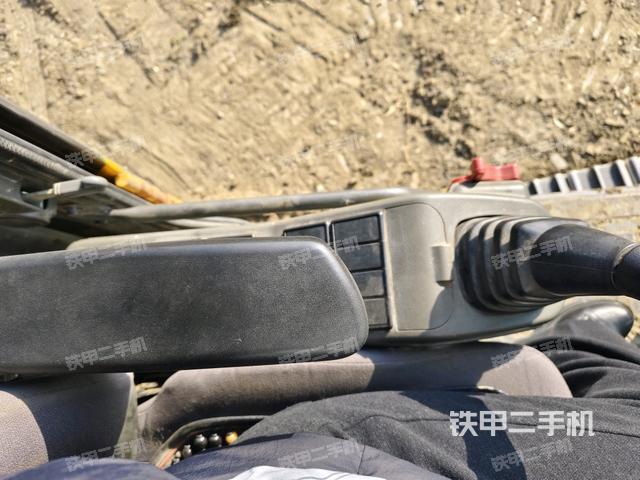 座椅左側(cè)控制臺(tái)/音響/含左手柄（駕駛室部分）