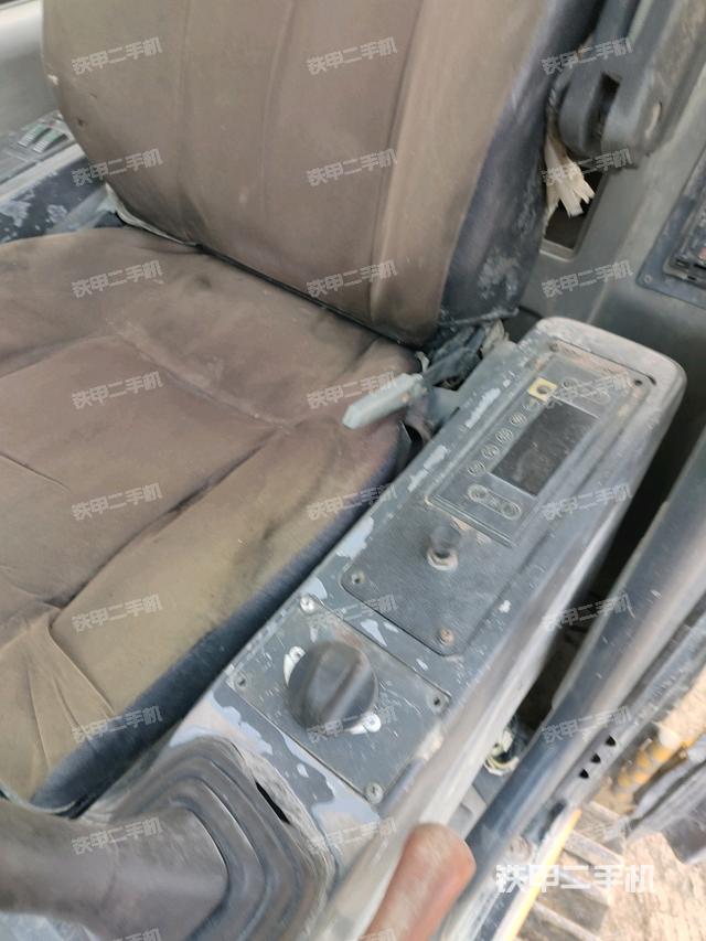 座椅左側(cè)控制臺(tái)/音響/含左手柄（駕駛室部分）