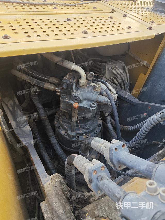 回转马达和主控阀（整机外观）