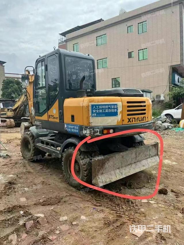 驾驶室顶部（整机外观）