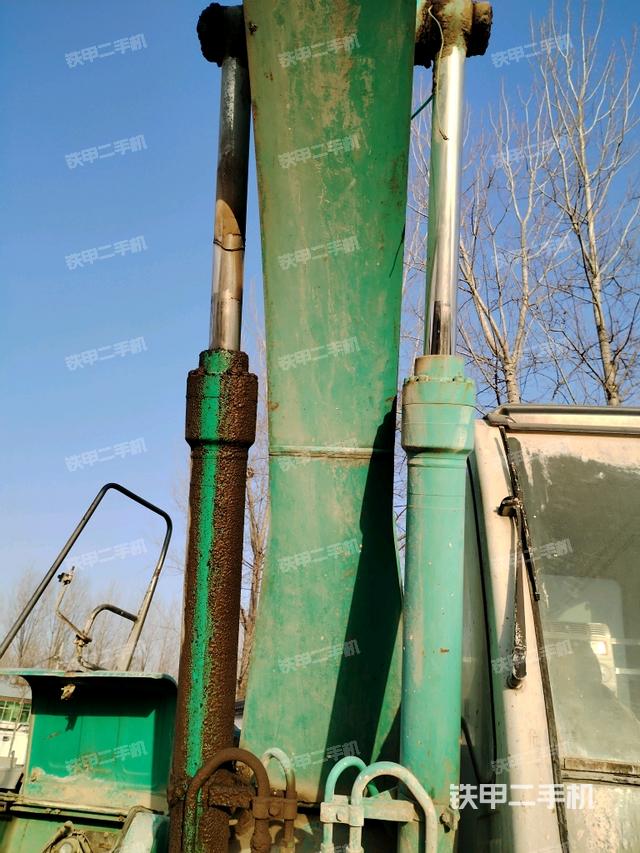 大臂油缸整體?豎拍(工作和回轉(zhuǎn)裝置) 大臂油缸整體?豎拍(工作和回轉(zhuǎn)裝置)