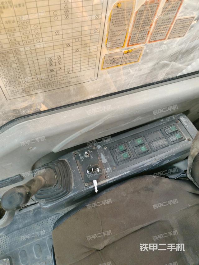 座椅右側(cè)控制臺(tái)/鑰匙門/油門/含右手柄（駕駛室部分）