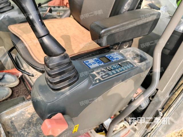 座椅左側(cè)控制臺(tái)/音響/含左手柄(駕駛室部分) 座椅左側(cè)控制臺(tái)/音響/含左手柄(駕駛室部分)